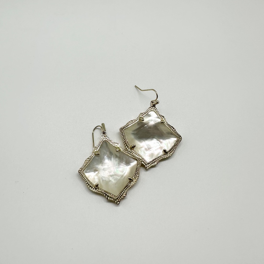 Kirsten Drop Earrings in Gold